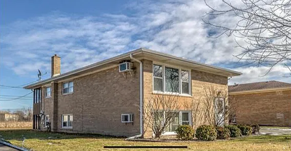 275 Wayne Ct — Photo 2