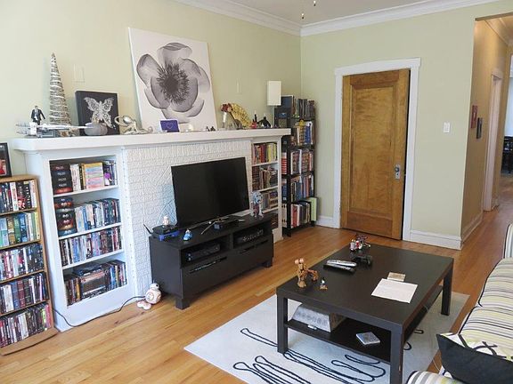 2nd image of 947 N Leavitt St APT 2Z
