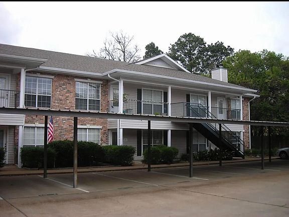 3rd image of 529 Versailles Blvd APT F