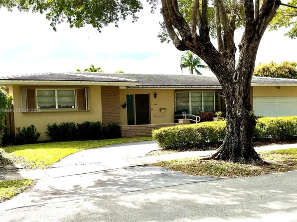 2330 NE 196th St, Miami, FL 33180