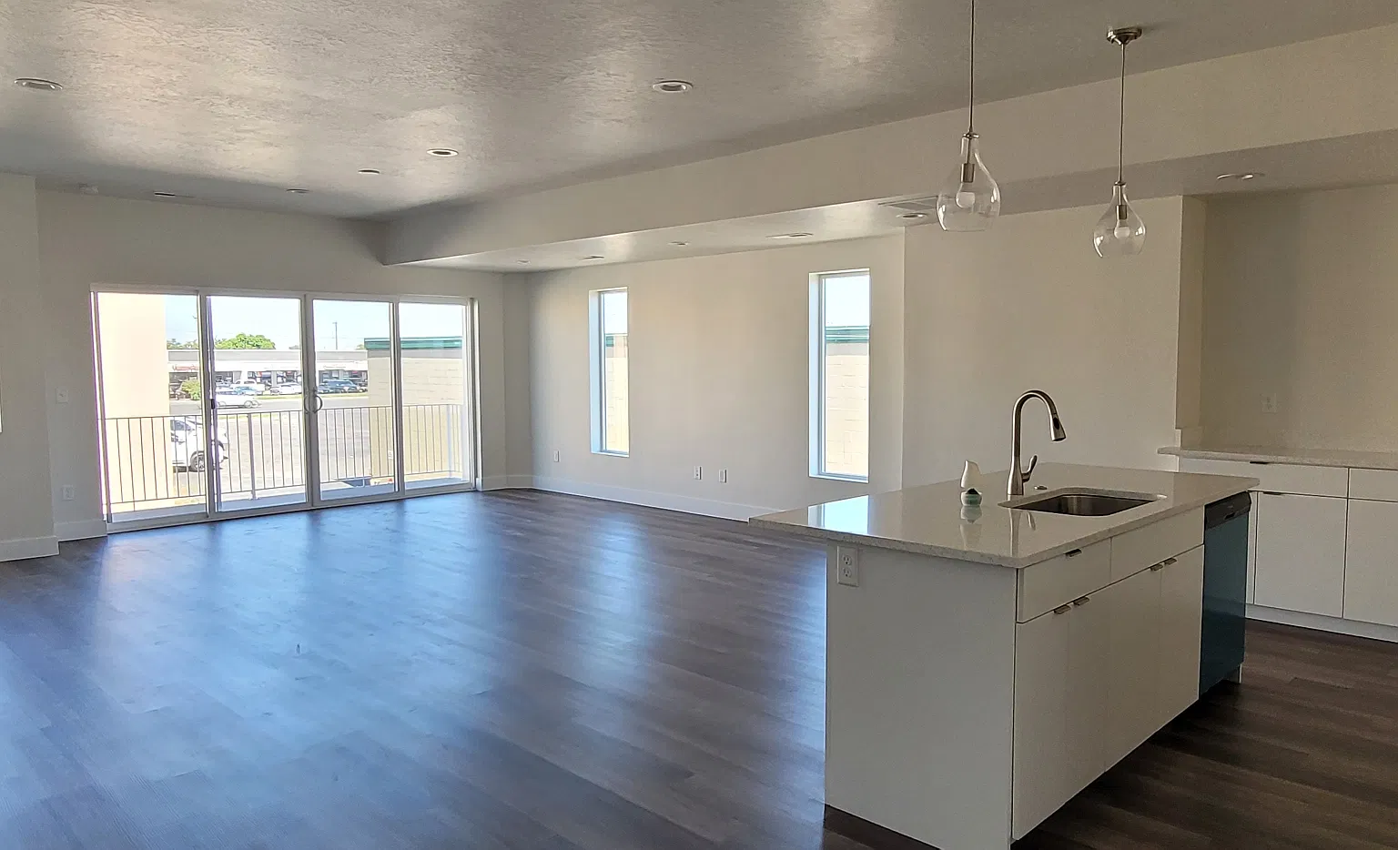 5 bed, 3.5 bath, 2672 sqft, $2,900 — Photo 4