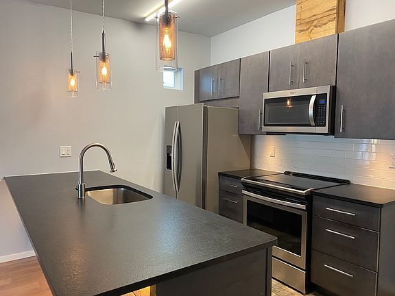 4th image of 200-204 E Front St