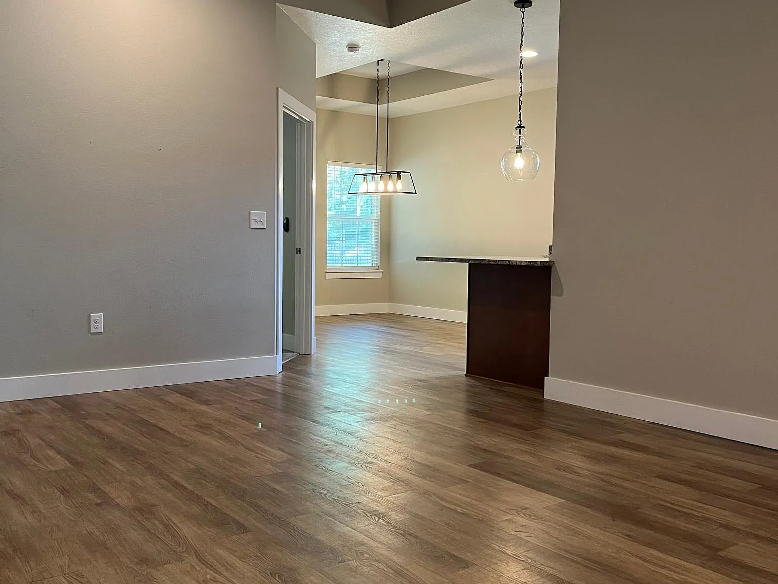 982 E Chestnut Ave — Photo 3