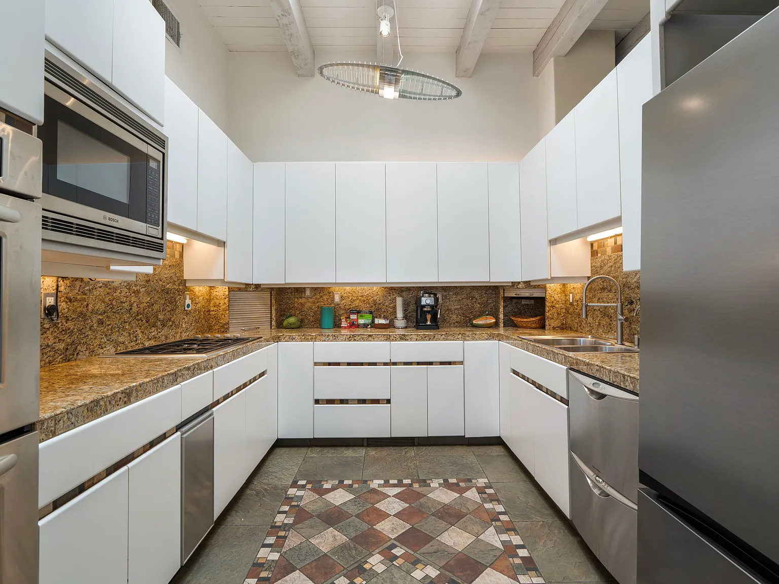 2 bed, 2300 sqft, $5,300 — Photo 2