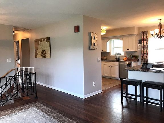 2nd image of 213 Sunnyfield Dr