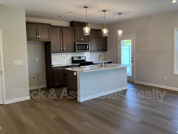 2nd image of 3305 Oak Pass Dr