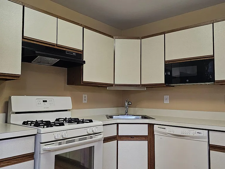 2809 Ridgefield Ct — Photo 14