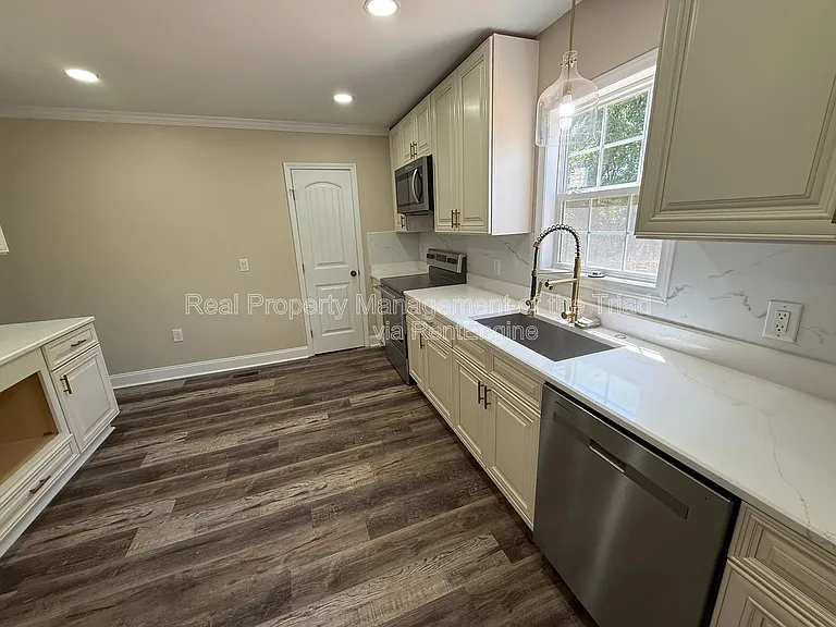 1226 Hoover Ave — Photo 7