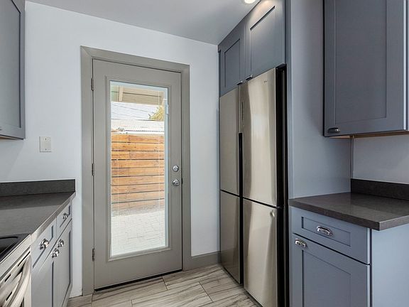 5th image of 2507 & 2511 E Oak St #2511