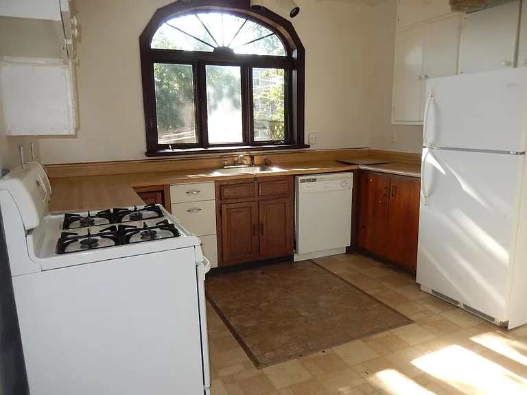 105 S Pine St — Photo 9