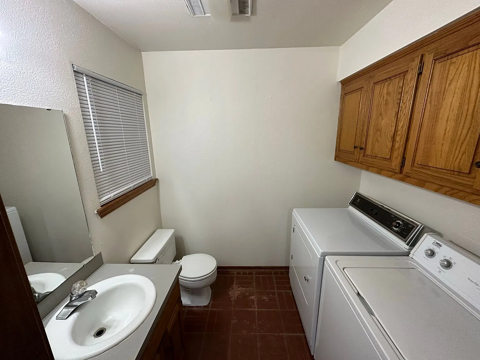 65.5 - 1800 W. Lakeview Apt. 5 — Photo 3