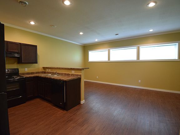 4th image of 224 James Ave