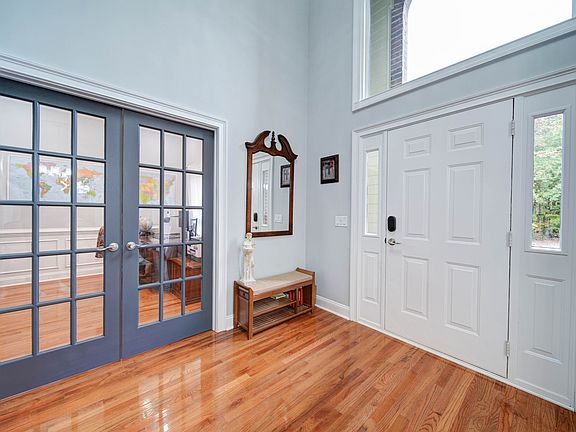 2-story foyer