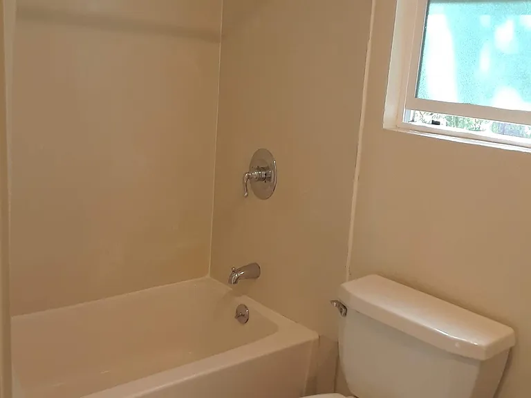 1600 Broadway St #6 — Photo 8