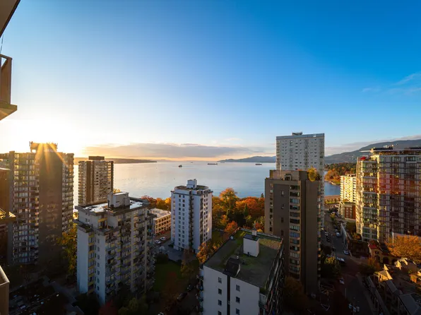 1251 Cardero St #2004, Vancouver, BC V6G 2H9