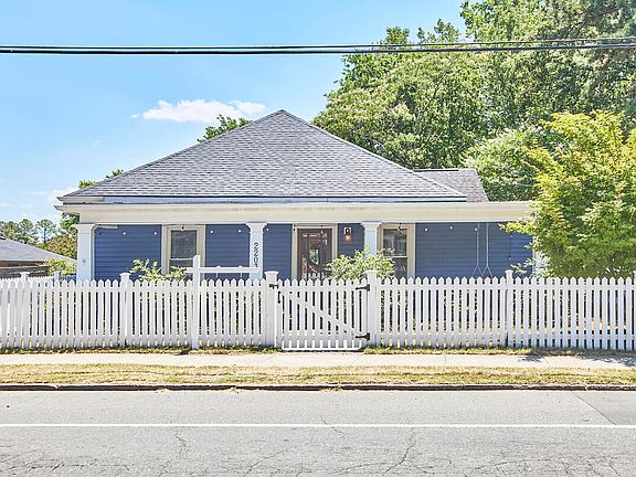 2nd image of 2203 Chapel Hill Rd