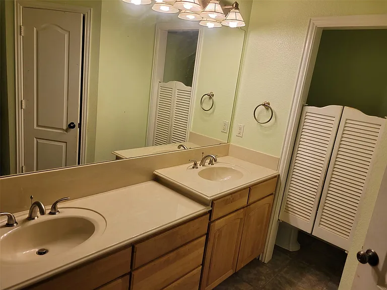 1424 Chapman Dr — Photo 8