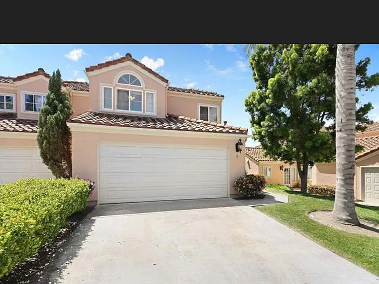 740 Edgewater Dr — Photo 2