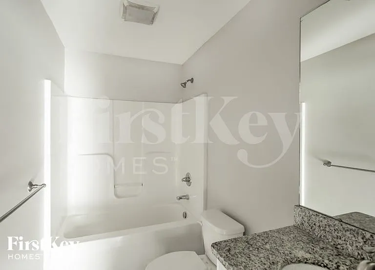 1000 Harris St — Photo 9