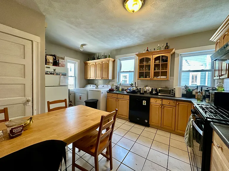 183 College Ave — Photo 3