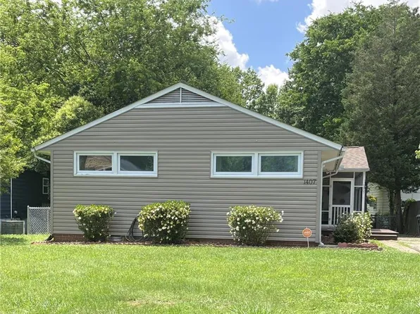 1407 Gracewood Dr, Greensboro, NC 27408
