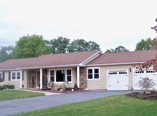 3 Meadowbrook Ln, Freehold, NJ 07728