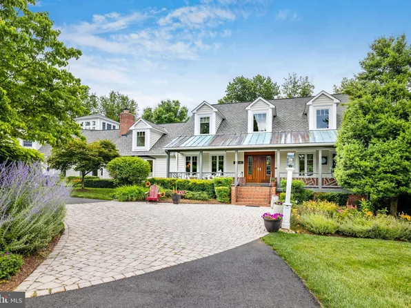 319 Seneca Rd, Great Falls, VA 22066