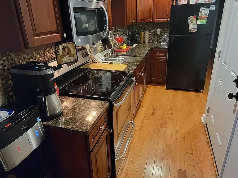 2352 N Park Ave — Photo 2