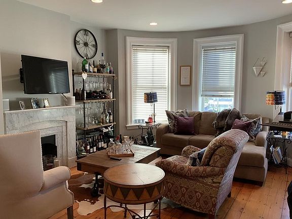 2nd image of 54 Monument Ave APT 4