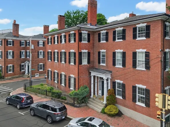 35 Washington Sq #3, Salem, MA 01970