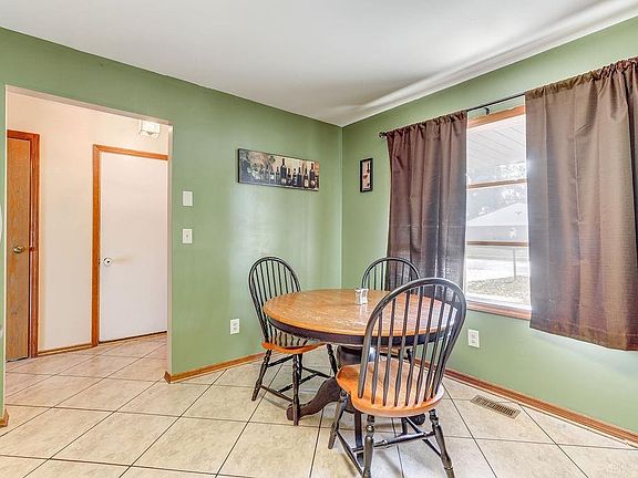4th image of 8871 Emeraldgate Dr