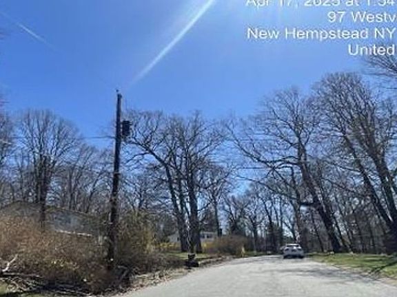 Exterior Neighborhood (street photo)