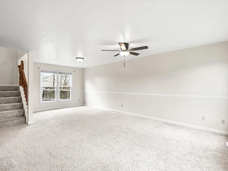10704 Live Oak Ct — Photo 4