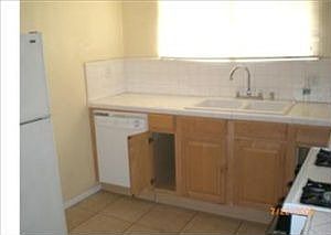 3rd image of 195 E Ennis St