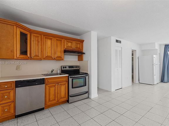 4th image of 1750 James Ave APT 9C