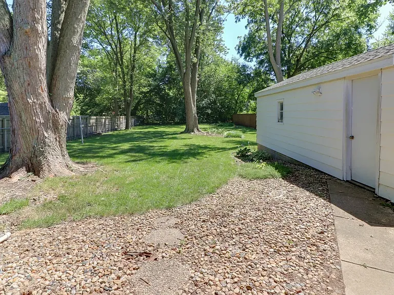 725 Dale St — Photo 27