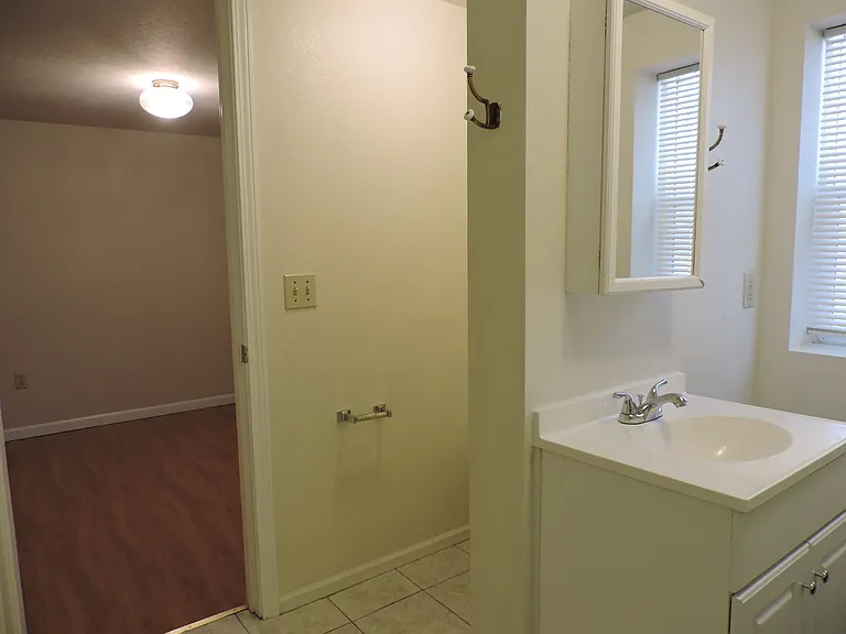 1221 F St #BASEMENT — Photo 11