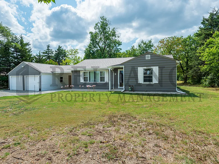 1035 S 127th St E — Photo 2