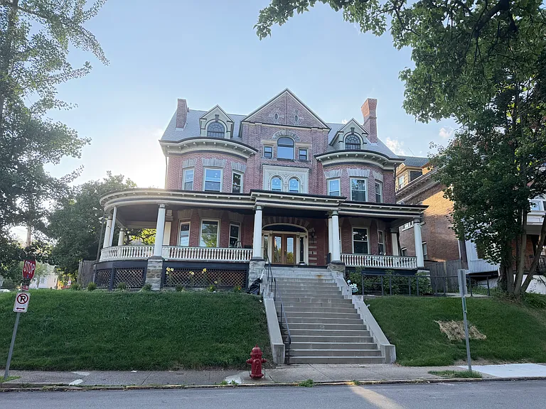 150 Stratford Ave — Photo 33