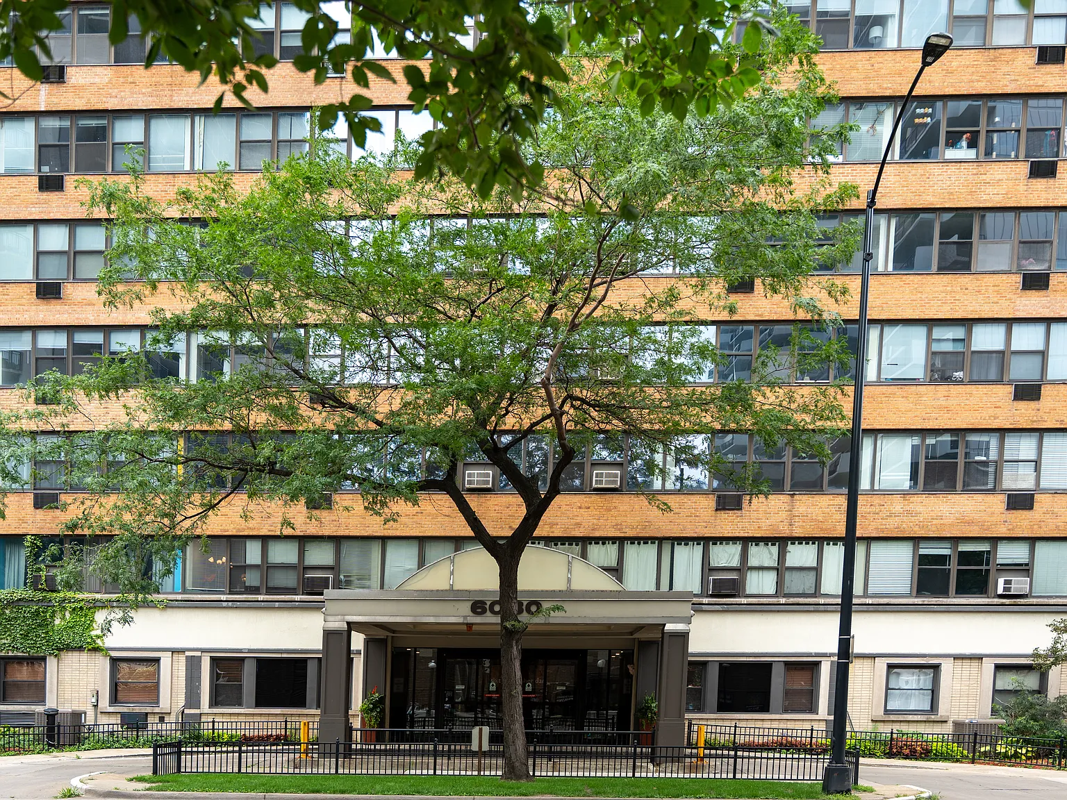 1 bed, 900 sqft, $1,675 — Photo 1