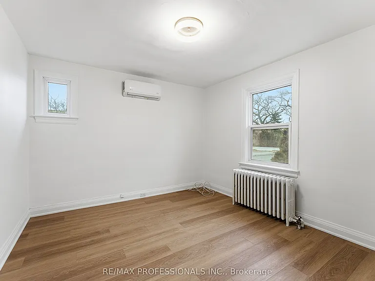 308 Jane St #UPPER — Photo 22