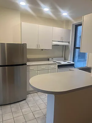 Rented by Akam Sales and Brokerage | media 12