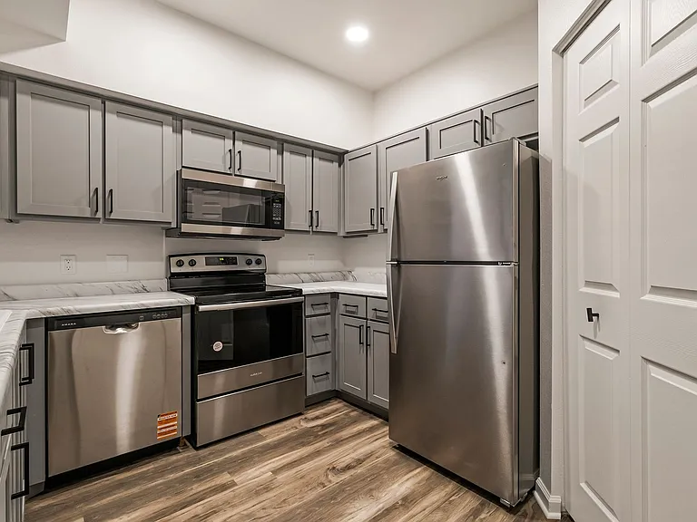 Sterling Oaks Luxury Apartments — Photo 71