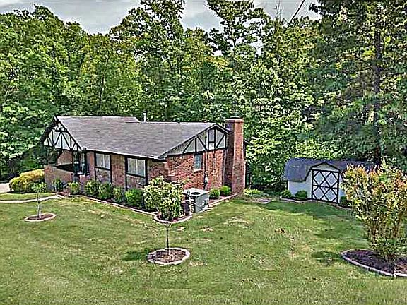 2nd image of 825 N Lakeview Dr