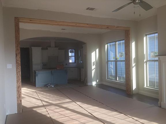 5th image of 206 Fallen Oak Ln