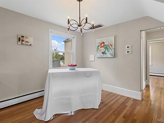 4th image of 2213 Bainbridge St