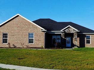 927 Windset Ct, Centralia, MO 65240