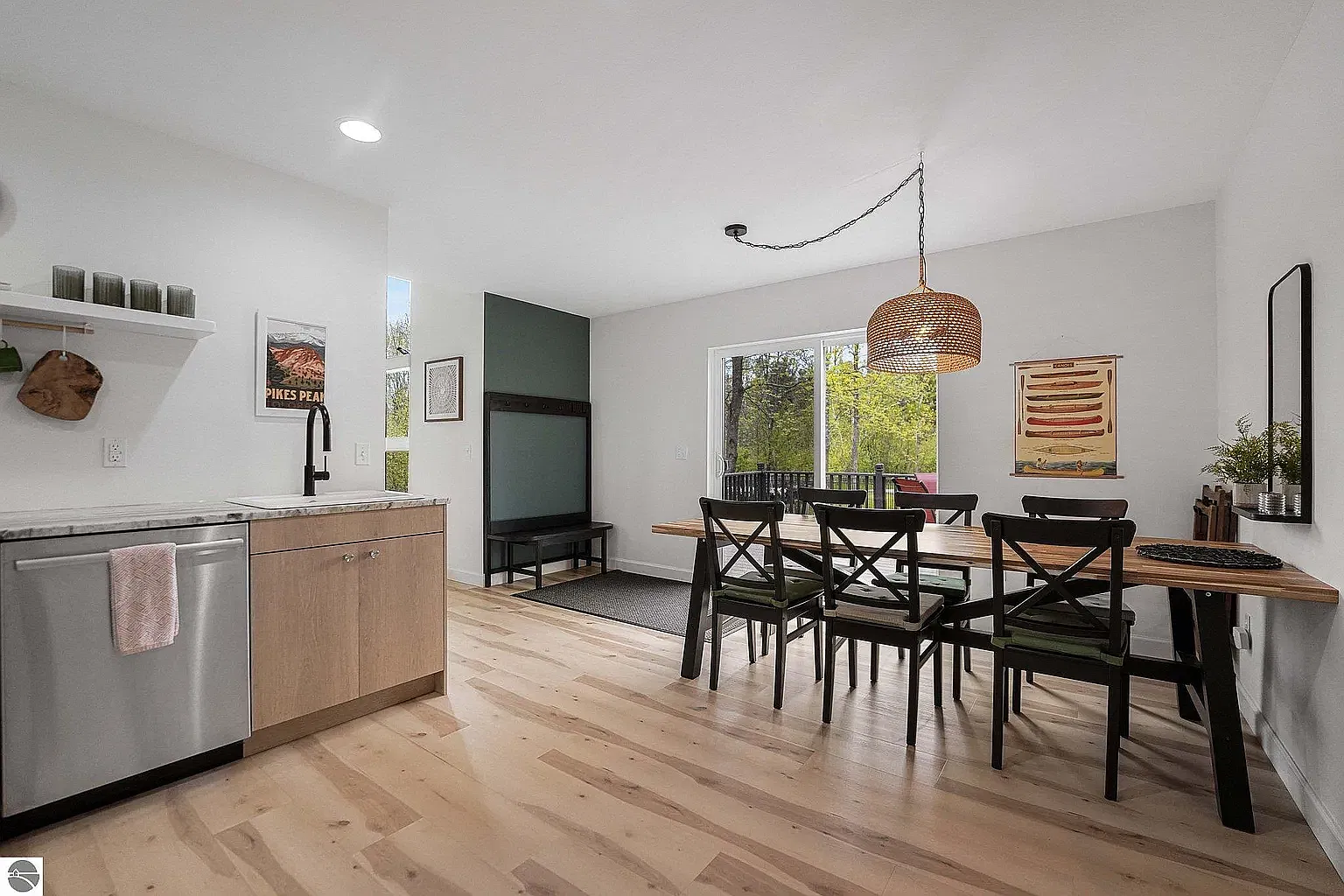 3 bed, 1388 sqft, $2,600 — Photo 2