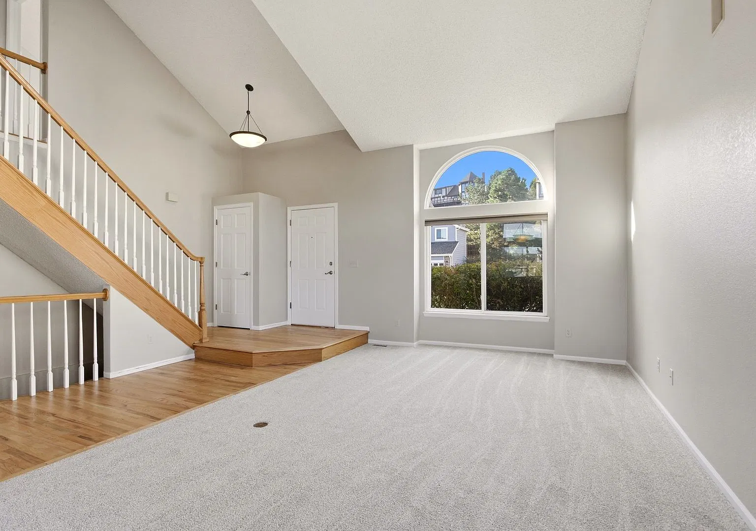 Spacious 4 Bedroom Home with Finished Walk-Out Basement, 3-Car Garage & Large Yard — Photo 4