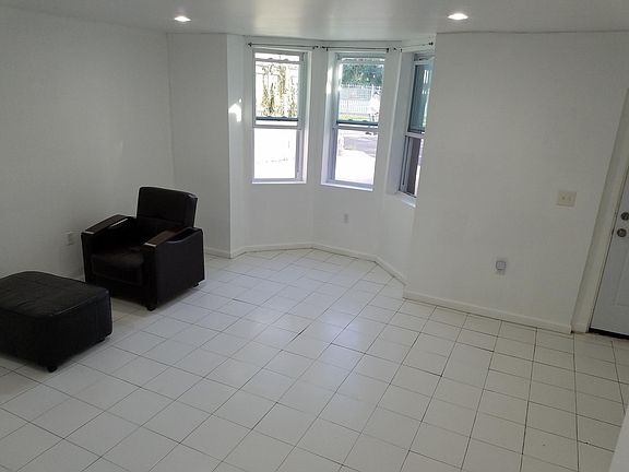 4th image of 159 Anderson St Floor 1